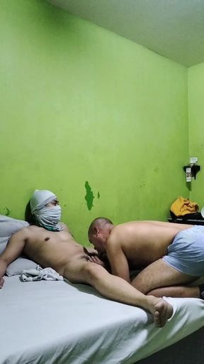 Pinoy Sucking Cock of Straight Married Guy