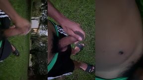 socando uma punheta com meu pauzao no parque