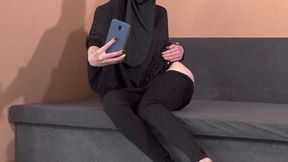 ”Female in niqab makes hot photos”