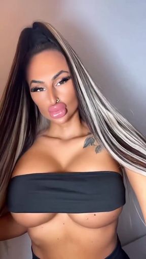 Big-titted bimbo with fake lips gets played
