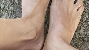 3. Melove. Naked Toes small feet in Dirt