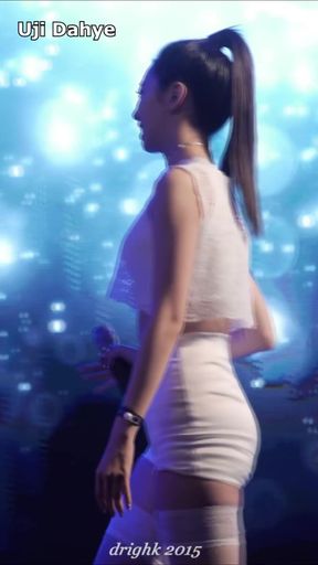 Asian K-pop star shows off her big booty in lingerie