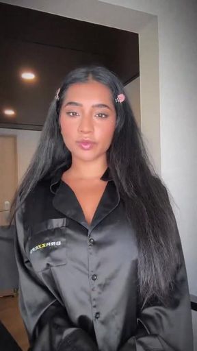 Yasmina Khan