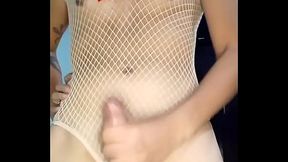 Sexy lencer&iacute_a, ense&ntilde_ando la verga y rico cum tranny