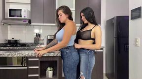 Lesbian Jeans fetish with yellow juice