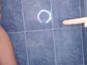 Laura Montenegro juguetona en la ducha