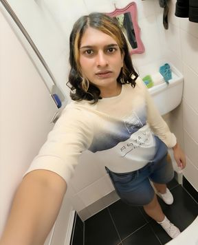 Zoya shezadi my pee time
