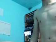 Pareja amateur grabando perrito sexy en vertical