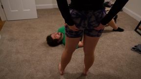 Under Goddess Vicky's Thighs and Ass