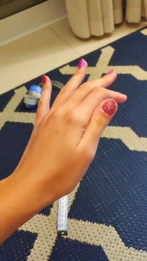 2-min measuring my big hands 🔥