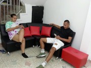 MI CACHONDA HIJASTRA ME SEDUCE MIENTRAS SE QUITA LA ROPA PARTE 1