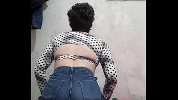 Rebolando de shortinho socado