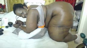 Ebony BBW Teasing and Clapping Her Fat Ass