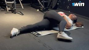 Brunette Babe Big Butt Gym Nike Pro Bed Sharing