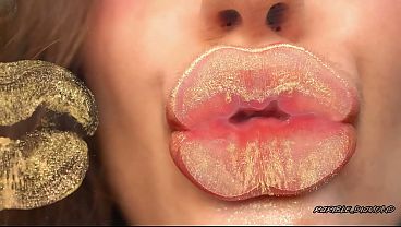 Extremely Shiny Metallic Golden kiss Close up
