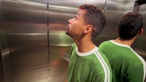 o entregador ficou puto por ter que subir no apartamento... - part i