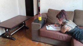 safada rabuda nao deixou eu jogar video game, entao meti no rabao dela no pelo