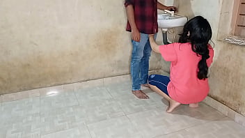 जवान प्लंबर से भाभी ने अपनी चूत की प्यास बुझाई ! XXX Plumber Sex हिंदी आवाज में