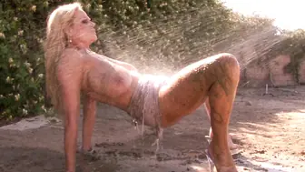 Kelly Madison’s Sun-Soaked Solo: Busty Blonde Pleasures Herself Outdoors