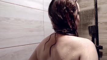 Terefur's Sizzling Step-Sister Surprise: Bath Time Blowjob & Hardcore