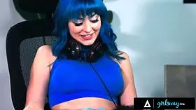 Girlsway - hot gamer Jewelz Blu rails her roommate's vulva after her streaming.