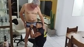 walterguess - socando forte o rabao do dropboyfloripa o puto ainda levou um mijao