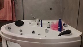 Fingering Pussy In Tub