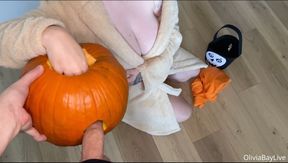 I had NO IDEA his Dick was in the Pumpkin! Stepsister PRANK part 1