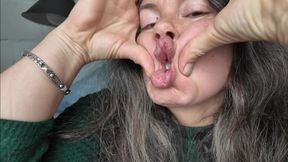 her natural sexy fish lips 1505m4