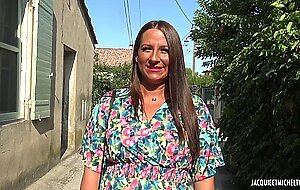 He offers his wife to a stranger and they fuck