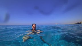 Stunning Girl Swims Nude on Public Beach