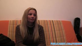 PublicSex Heiße Blondine Große Titten fickt ihre Nachbarin