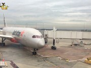 HAD TO CLEAN OFF MY TOES THEY HAD FUZZIES ON THEM - MANLYFOOT - FOOT FUN ON A PUBLIC PLANE 🦶 ✈️
