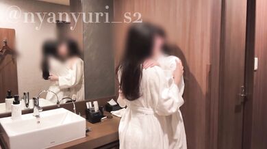[Amateur lesbian] In the bathroom with my girlfriend...[japanese]