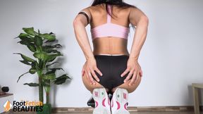 Gym Babe Bianca Blance Posing Her Beautiful Feet While Doing Her Exercises