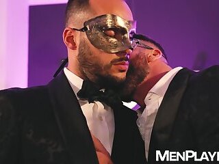 Maskes studs Mael Hunter and Mathieu De Lyon groan while breeding raw