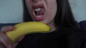I suck the banana and eat it because I feel fat in 4k