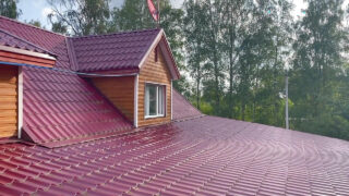 Amatør tatovert Ben Huller med massiv pikk får blowjob og håndjobb før han knuller rumpe utendørs uten kondom