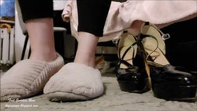 11 Size USA Feet in slippers and barefoot