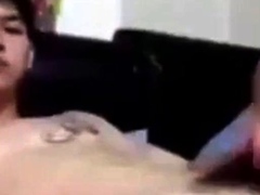 asian twink jerking off on bed on cam (1'12'')