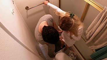 Stepmom and stepson have a secret rendez-vous in the bathroom during a family dinner