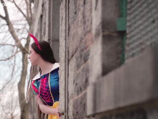 Hazel Moore as Snow White Cums and Squirts on The Cruel Queen Bianca Beauchamp - Snow White Porn Cosplay Parody