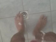 Punheta com espuma no chuveiro!