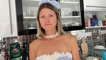 Discover my cleaning lady costume with Dean