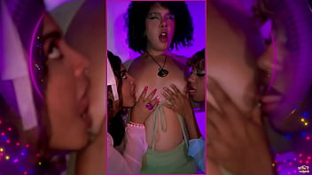 SAFADAS SE PEGANDO GOSTOSO! ARROMBAMOS NOSSA AMIGA