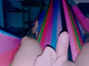 Me vengo acostado desnudo en la noche