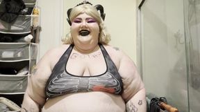 Goth Bimbo experiences pleasure