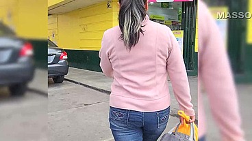 Saliendo de comprar encontre a una mujer cachonda y Follamos duro hasta que la llene de corrida - Ojala que su esposo no se entere!
