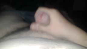 Masturb&aacute_ndome en la cama