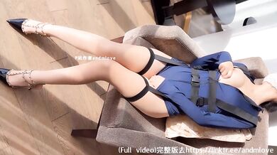 拿下隔壁爱穿肉丝的人妻，操起来淫水是真的多呀！中国国产剧情